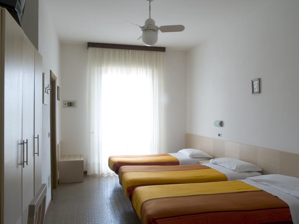 Hotel Dolores Cesenatico Camera foto