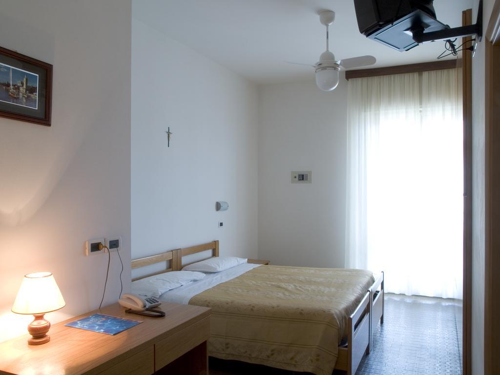 Hotel Dolores Cesenatico Camera foto