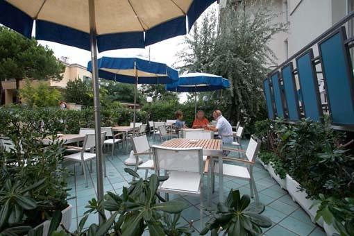 Hotel Dolores Cesenatico Esterno foto